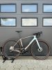 AVONA Callis L ROSÈ / BLUE  mit SRAM Rival XPLR 1x13